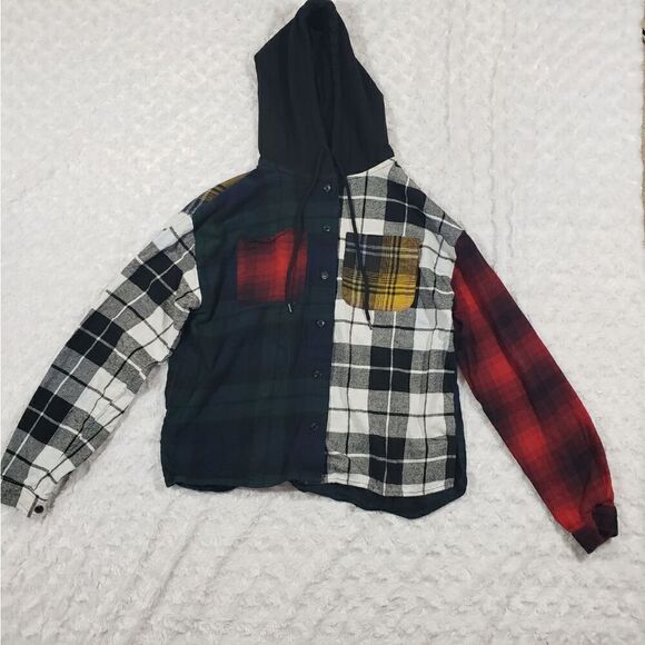 Forever 21 Tops - Forever 21 Patchwork Plaid hoodie shirt Womens Medium with pockets cozy cabin